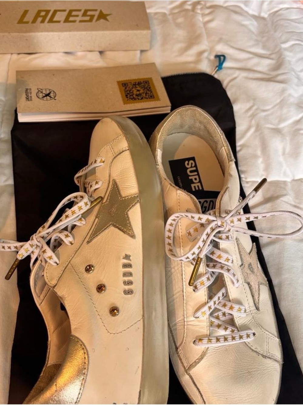 Golden Goose White Leather Low-Top Sneakers with Gold Star and Heel